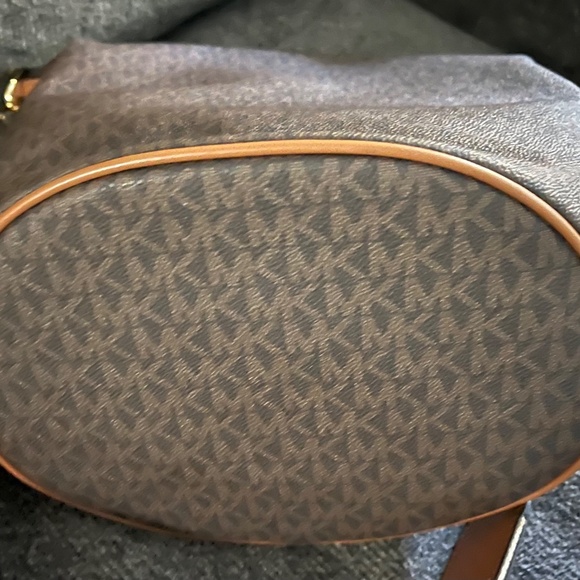 Michael Kors Brooke Brown Signature Bucket Handbag Bag & Matching Wallet Set - Picture 3 of 7